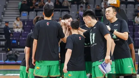 电竞选手转会风波，新赛季阵容揭晓